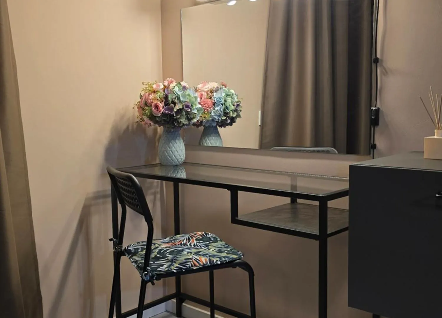 Apartment Exigent Plaza Home - Free Private Parking