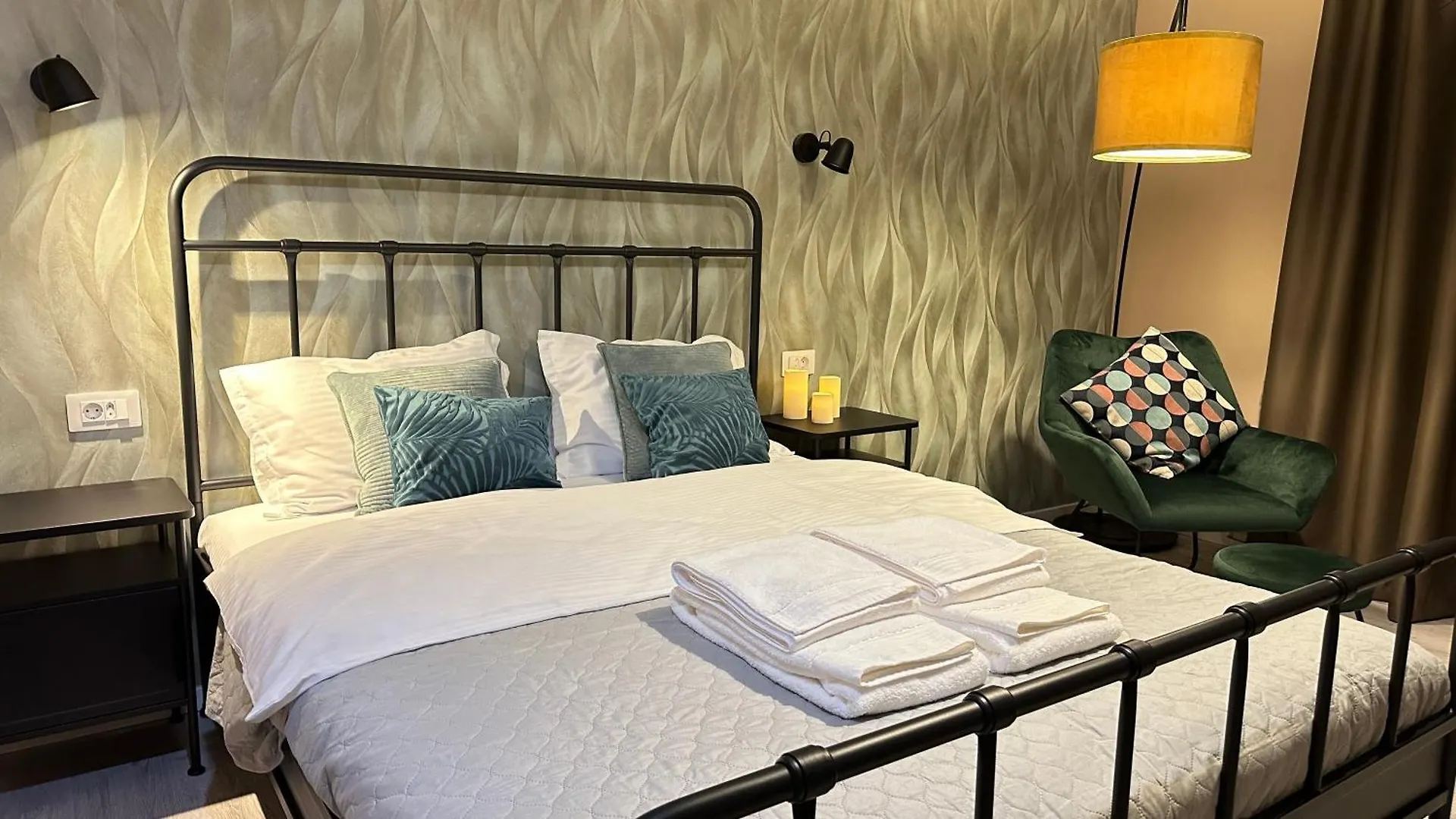 Exigent Plaza Home - Free Private Parking