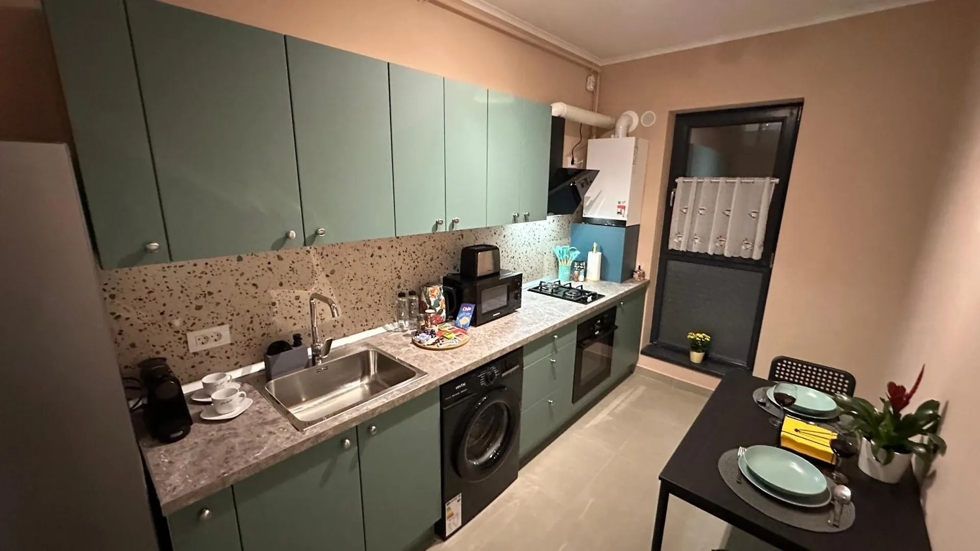 Apartment Exigent Plaza Home - Free Private Parking