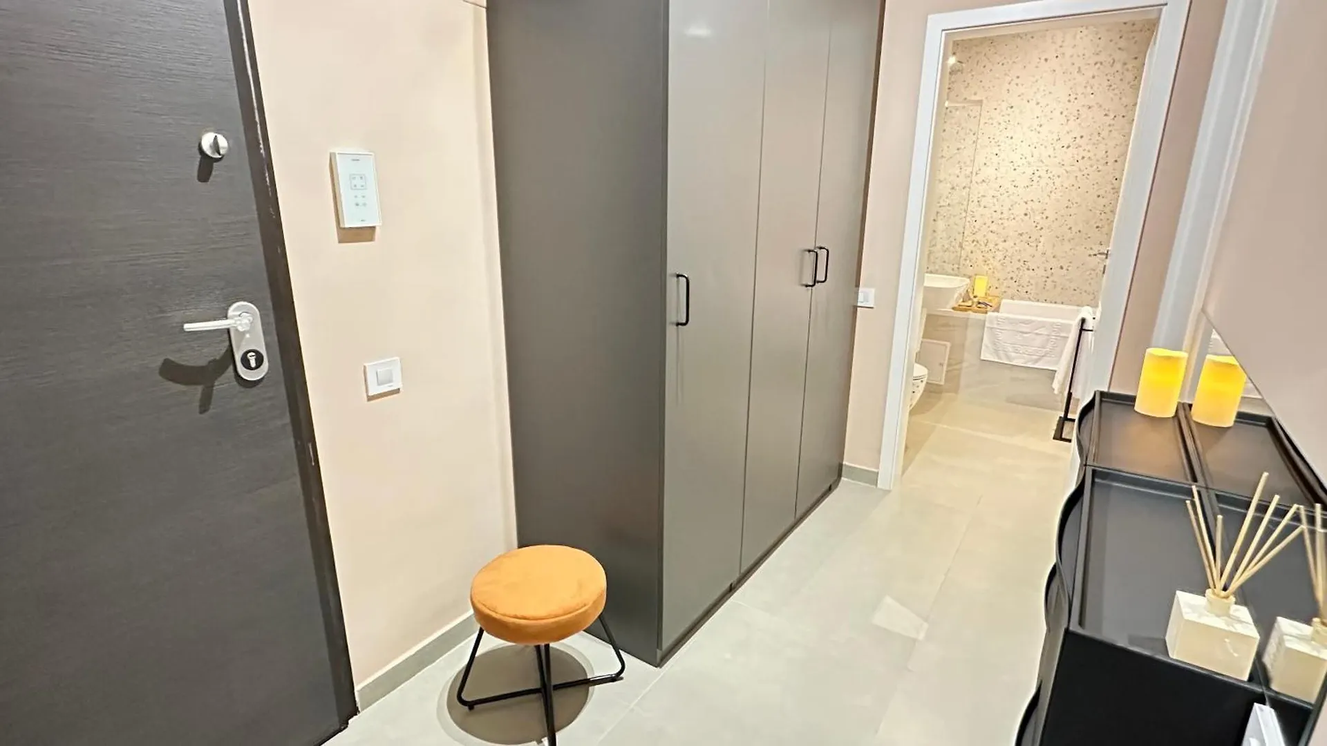 Apartment Exigent Plaza Home - Free Private Parking