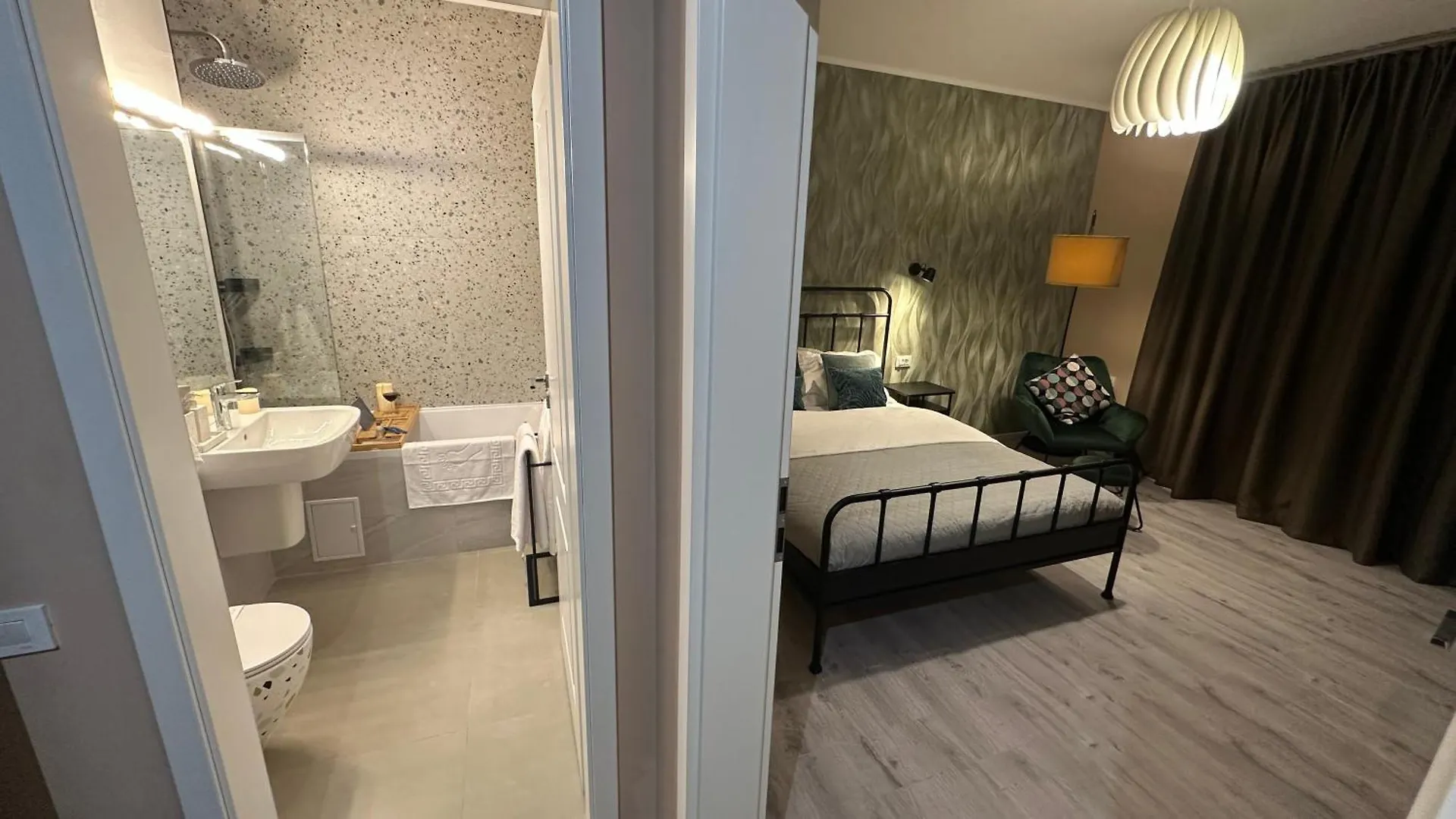 Exigent Plaza Home - Free Private Parking 0*, Bucharest Romania