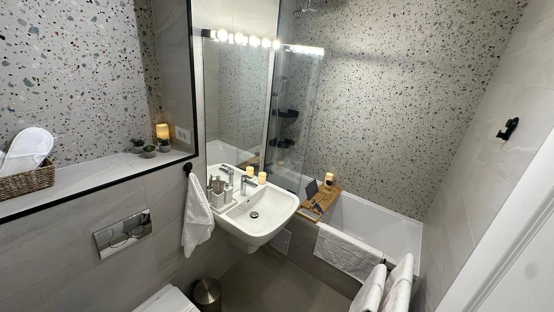 Exigent Plaza Home - Free Private Parking