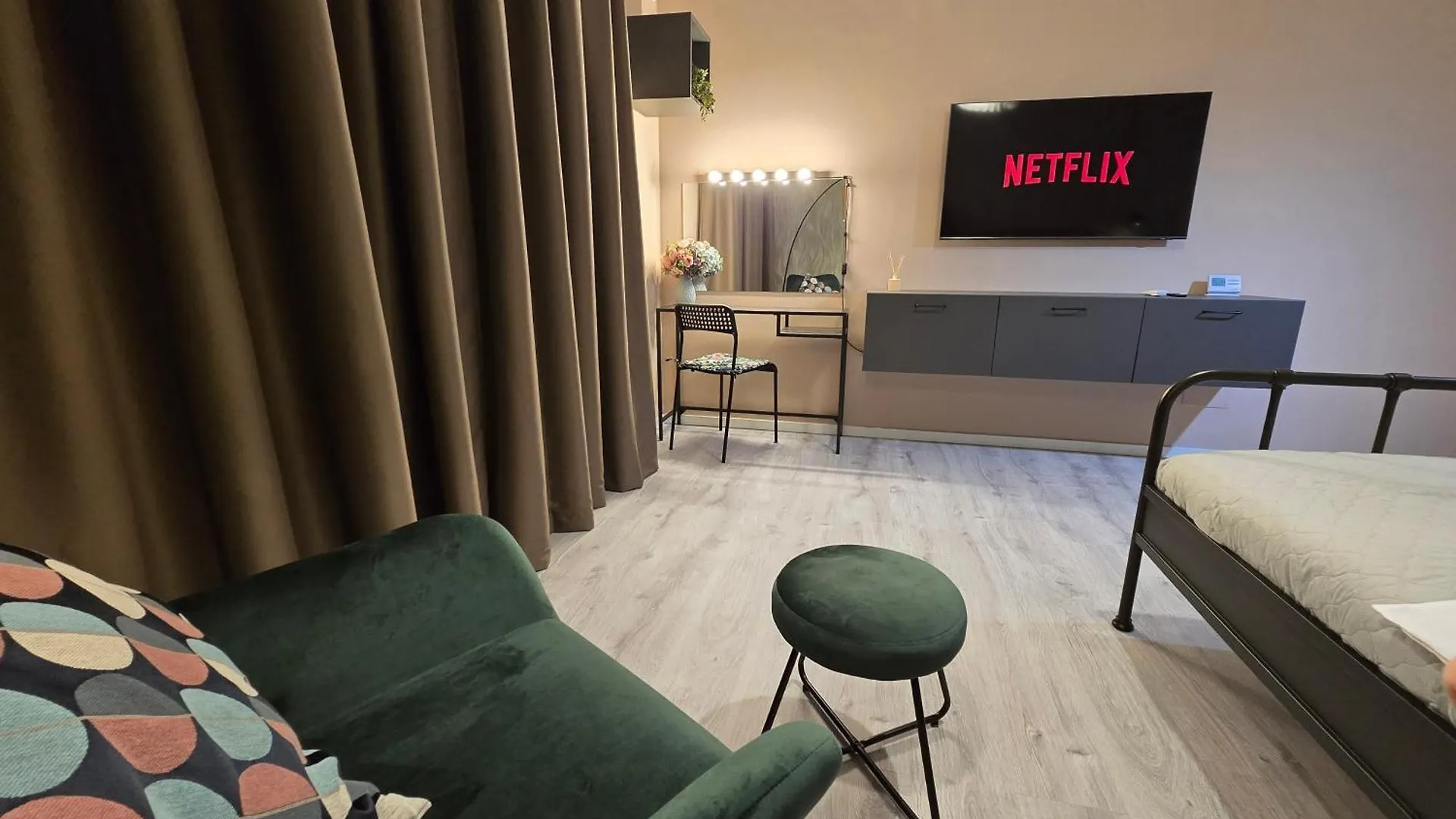Apartment Exigent Plaza Home - Free Private Parking