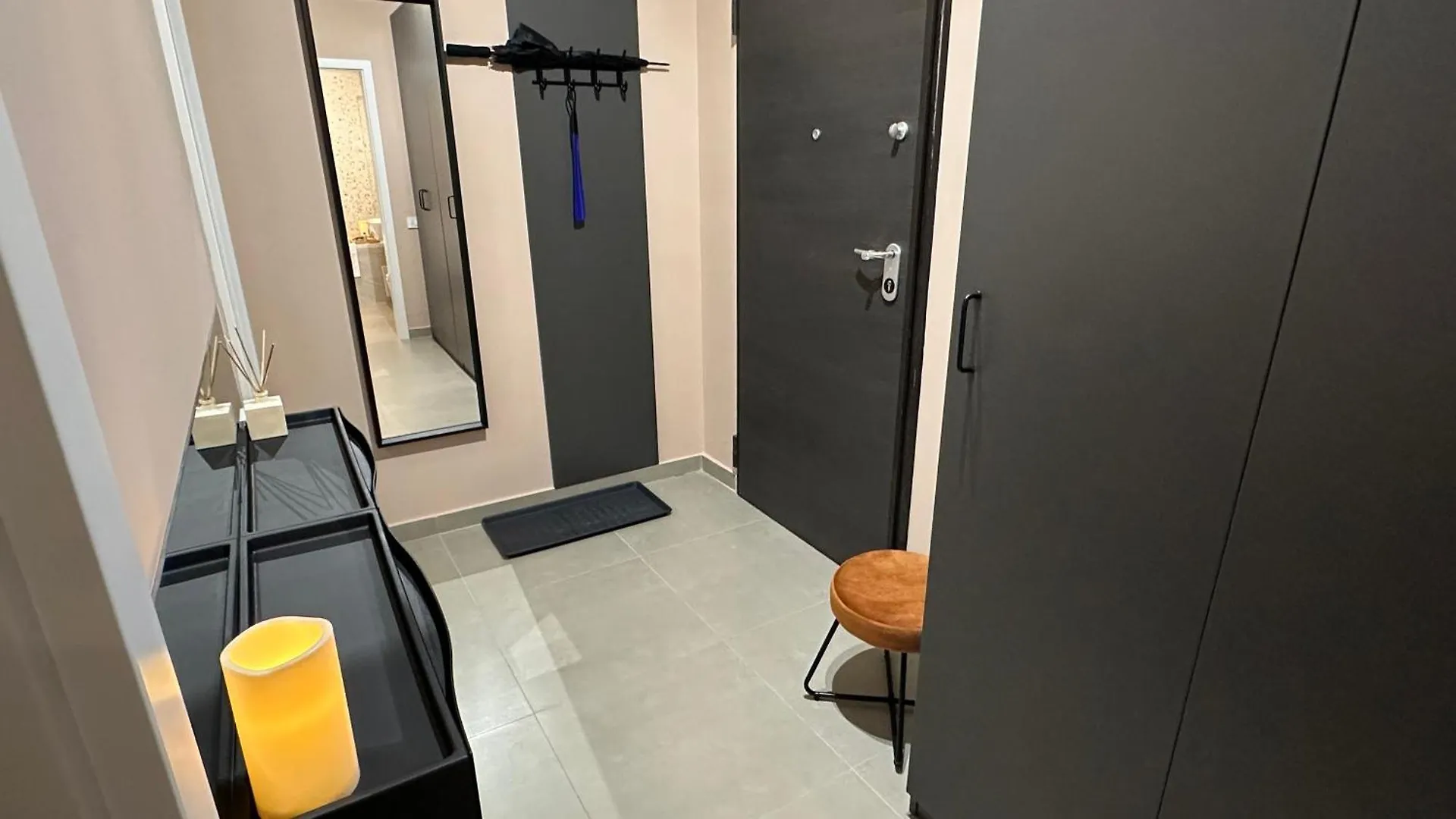 Exigent Plaza Home - Free Private Parking Romania